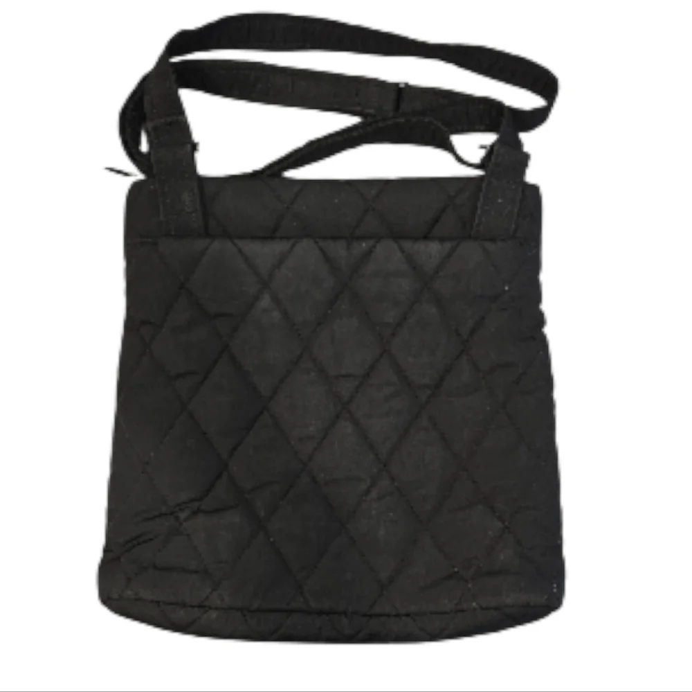 VERA BRADLEY ULTRALIGHT QUILTED HIPSTER CROSSBODY BAG IN BLACK.